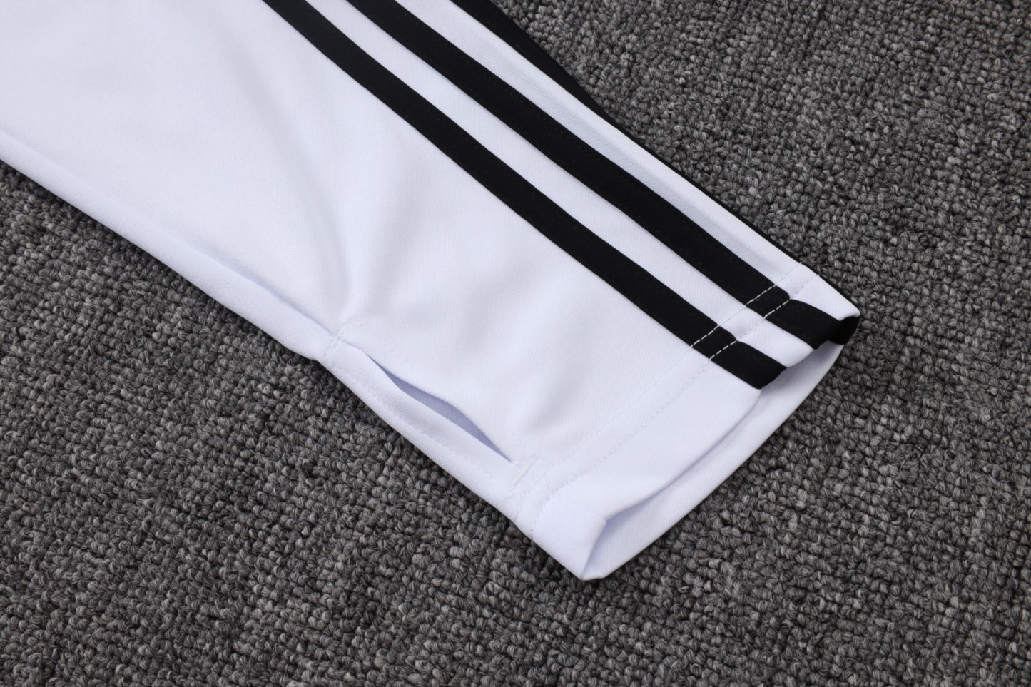 202526 Juventus white Long-sleeved half-pull training kit Football team kit