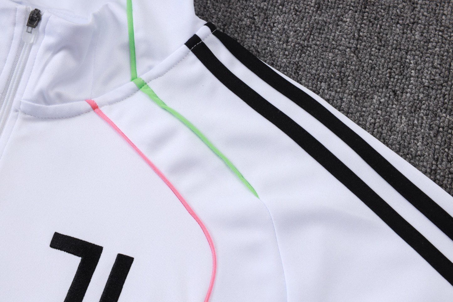 202526 Juventus white Long-sleeved half-pull training kit Football team kit