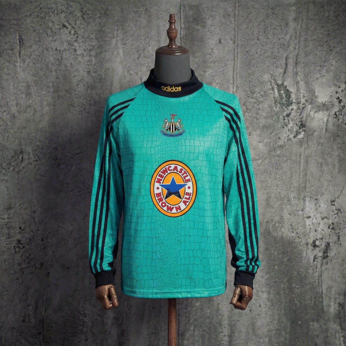 Retro Newcastle United  1997/98 Goalkeeper jersey Long Sleeve Fan Version