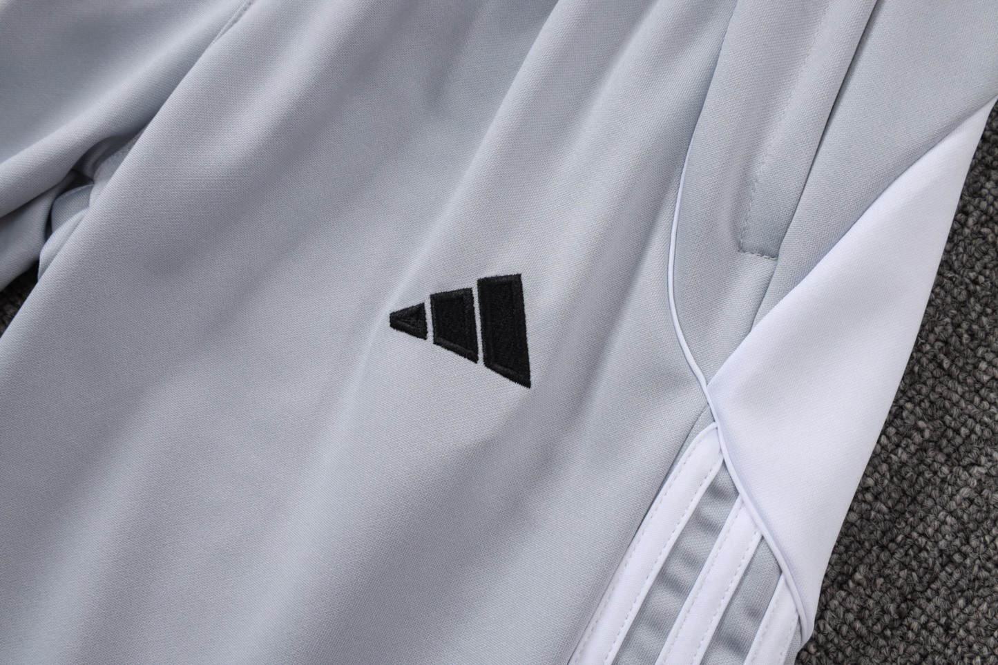 2025/26 Real Madrid off-white gray Jacket Training Suit Set Football Team Shirt Sports Fashion