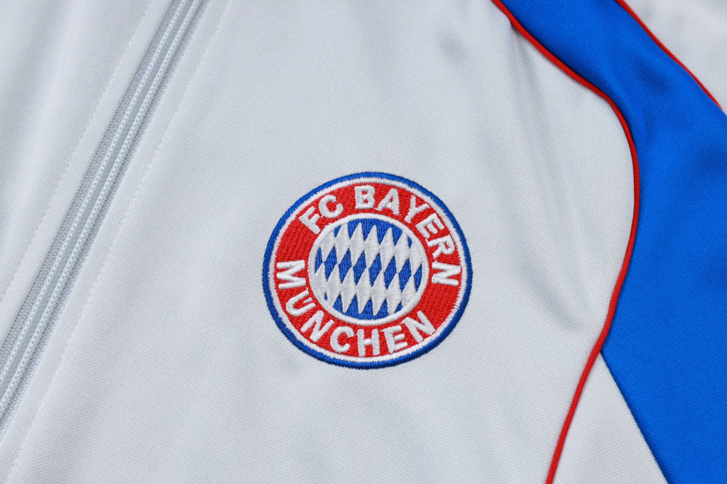 2025/26 Bayern Munich light gray Jacket Training Suit Set Football Team Shirt Sports Fashion