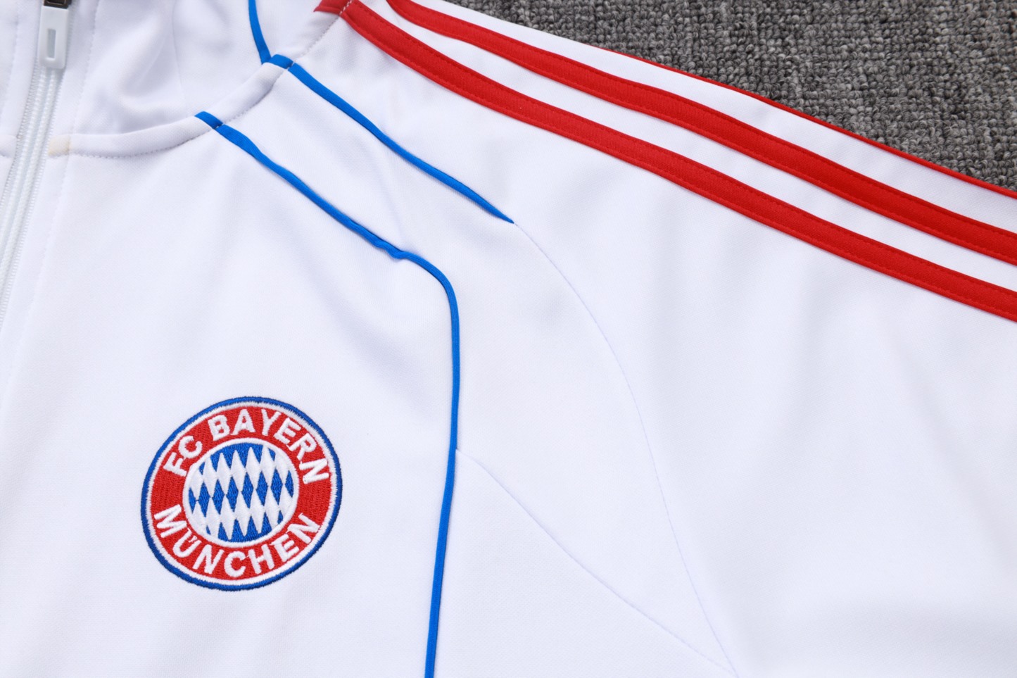 2025/26 Bayern Munich white Jacket Training Suit Set Football Team Shirt Sports Fashion