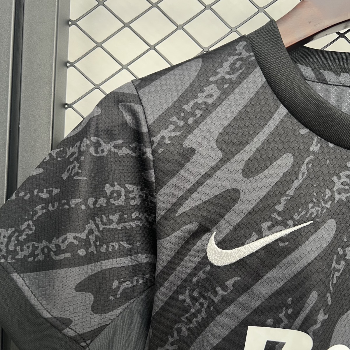 2025/26 Sporting Lisbon Goalkeeper Black jersey kids Kits size: 16-28