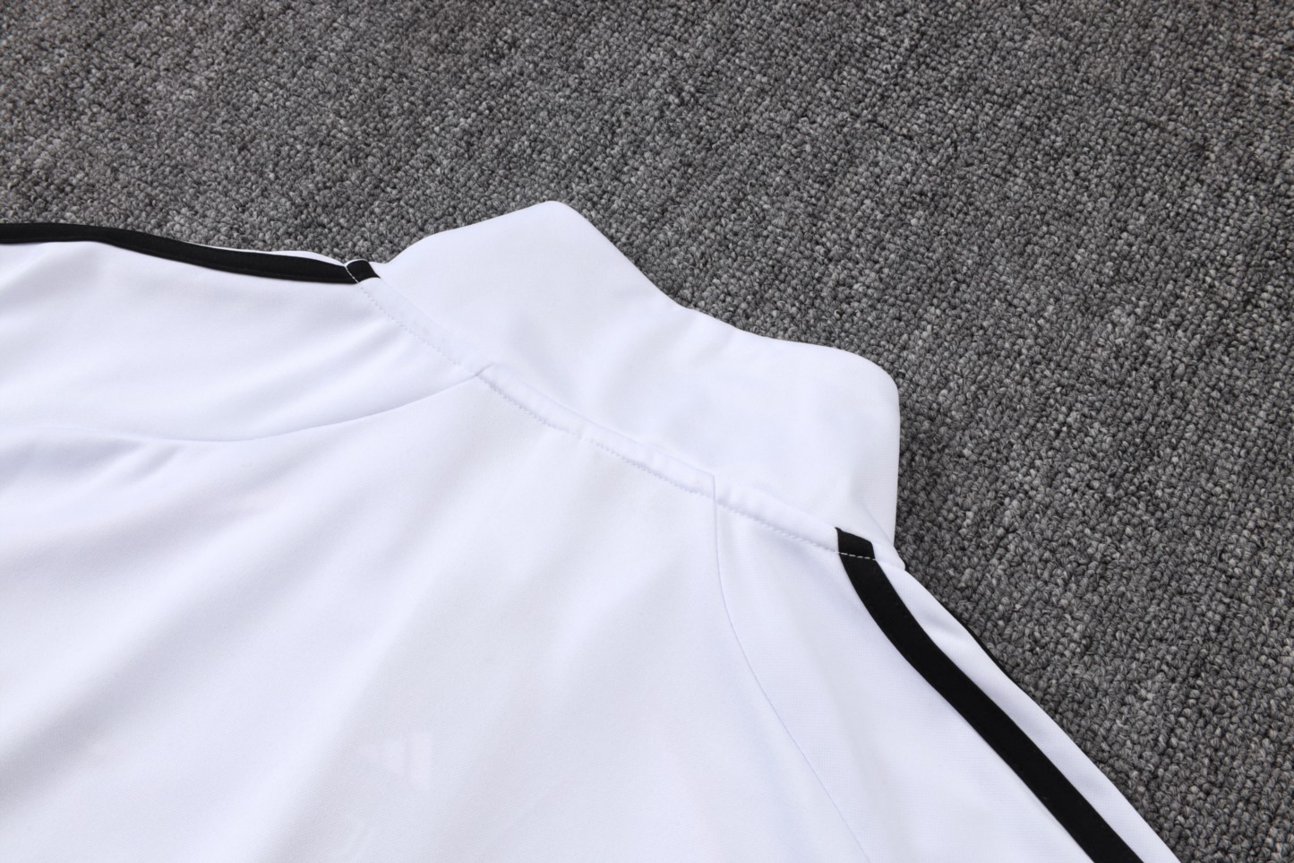 202526 Juventus white Long-sleeved half-pull training kit Football team kit