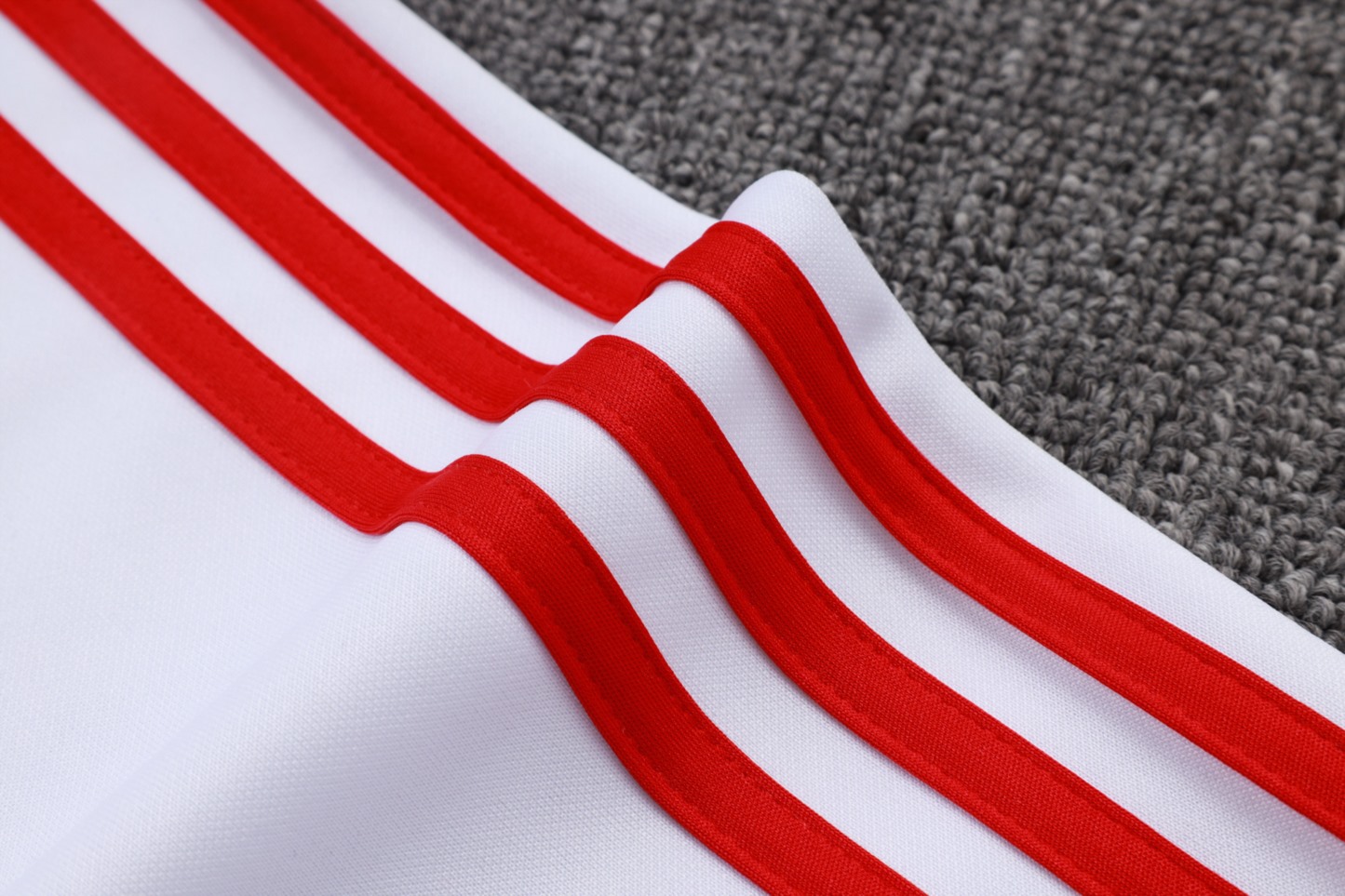 2025/26 Bayern Munich white Jacket Training Suit Set Football Team Shirt Sports Fashion