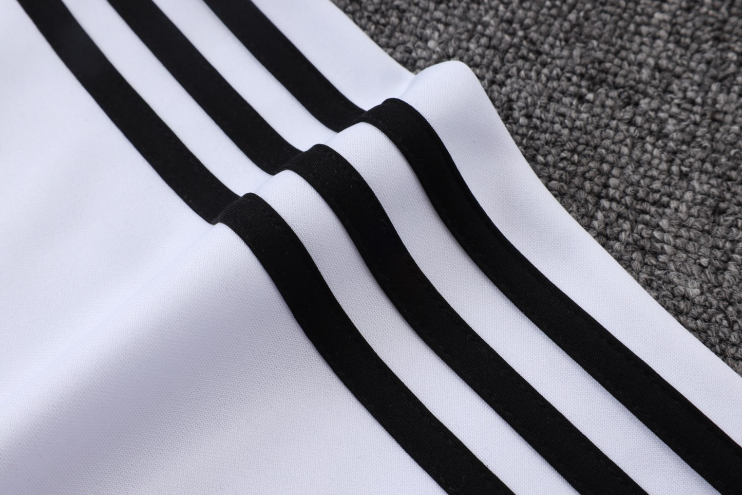 202526 Juventus white Long-sleeved half-pull training kit Football team kit