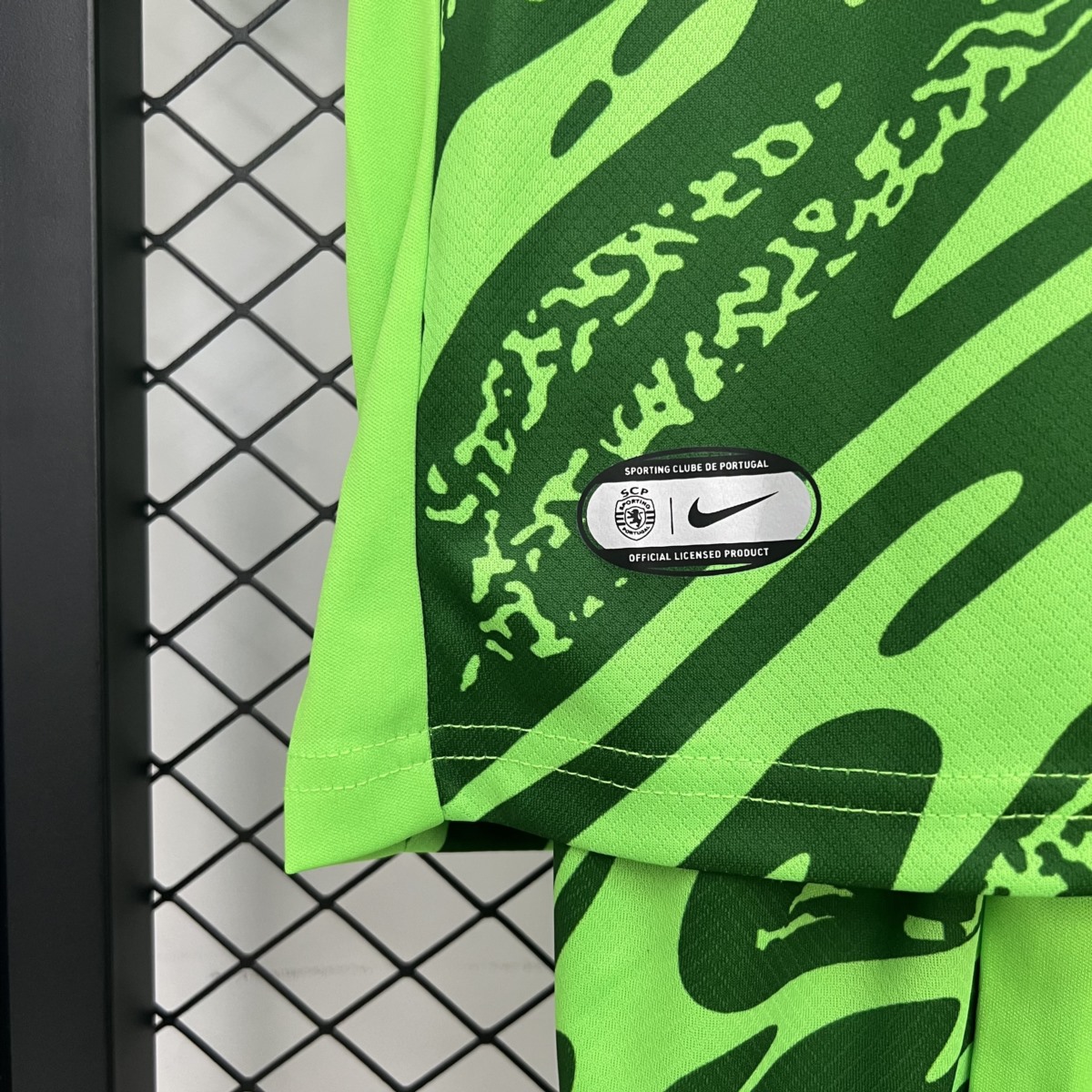 2025/26 Sporting Lisbon Goalkeeper Green jersey kids Kits size: 16-28