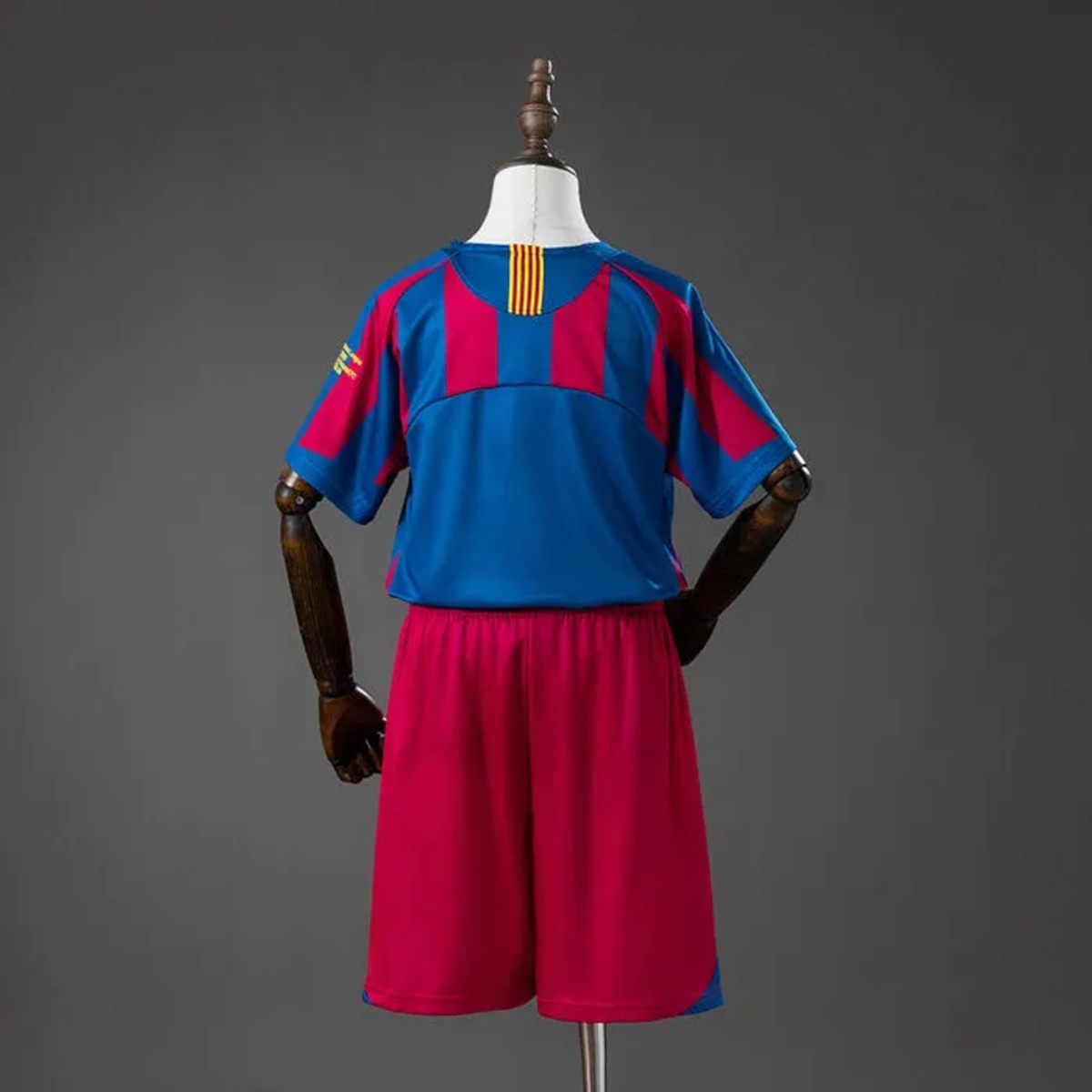Retro Barcelona 2005/06 Home Kid Kits