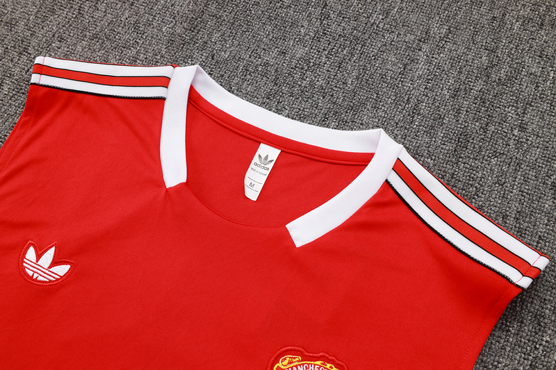 2025/26 Manchester United Red Training Set Shirt and Shorts