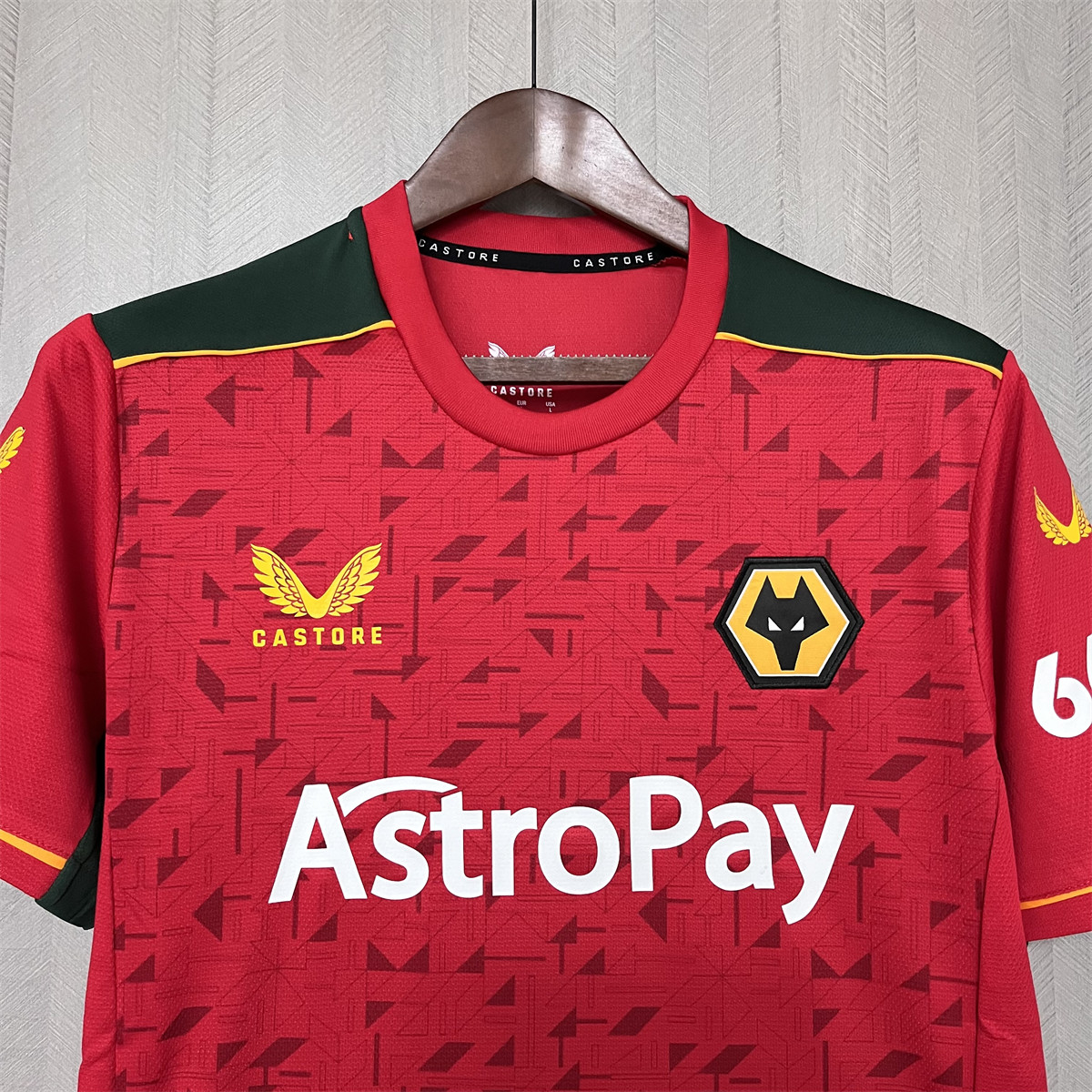 2023/24 Wolves Goalkeeper Red Jersey Fan Version