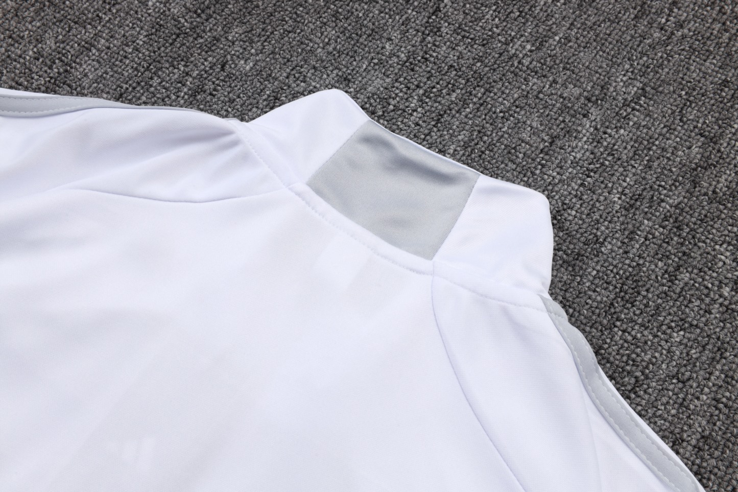 202526 Real Madrid off-white gray Long-sleeved half-pull training kit Football team kit