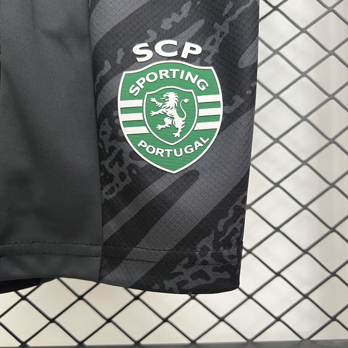 2025/26 Sporting Lisbon Goalkeeper Black jersey kids Kits size: 16-28