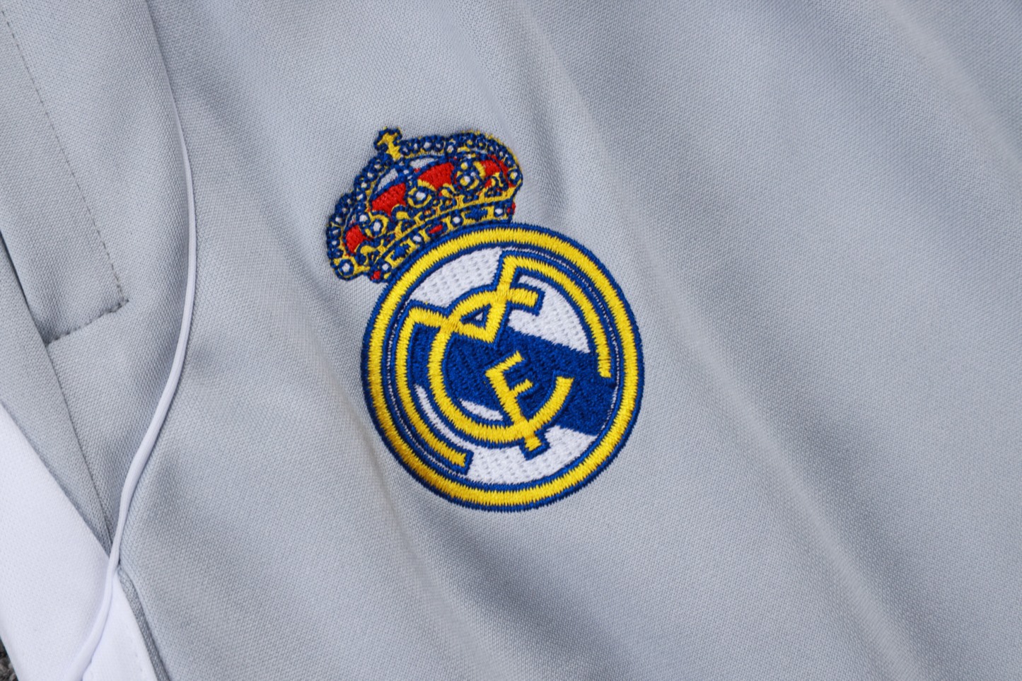 202526 Real Madrid off-white gray Long-sleeved half-pull training kit Football team kit