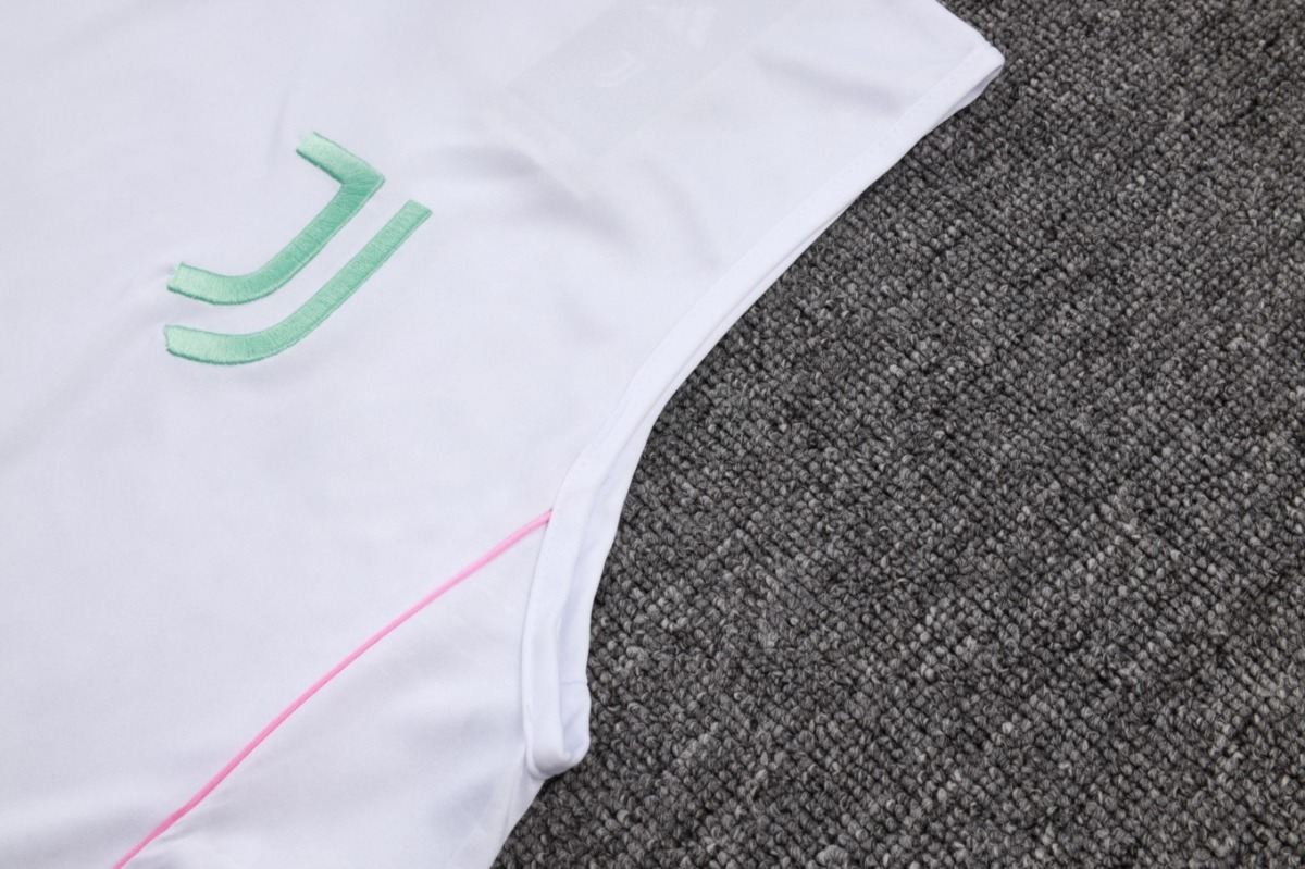 2026 Juventus White Training Set Shirt and Shorts