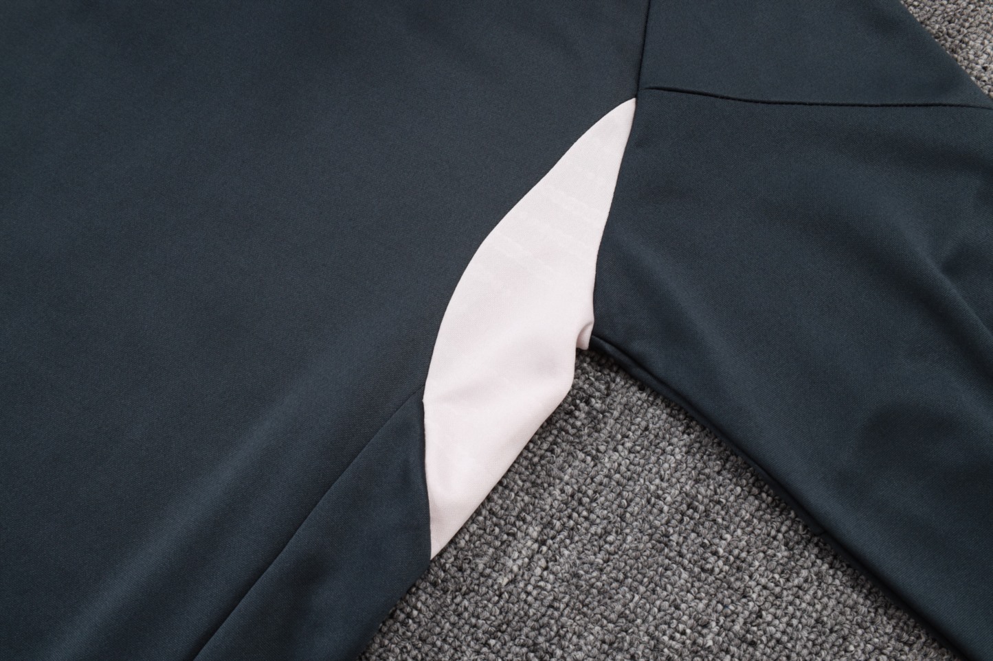 202526 Real Madrid dark gray Long-sleeved half-pull training kit Football team kit