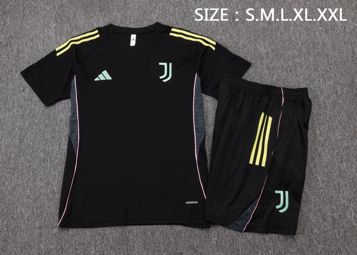 2026 Juventus Off-white Training Set Shirt and Shorts