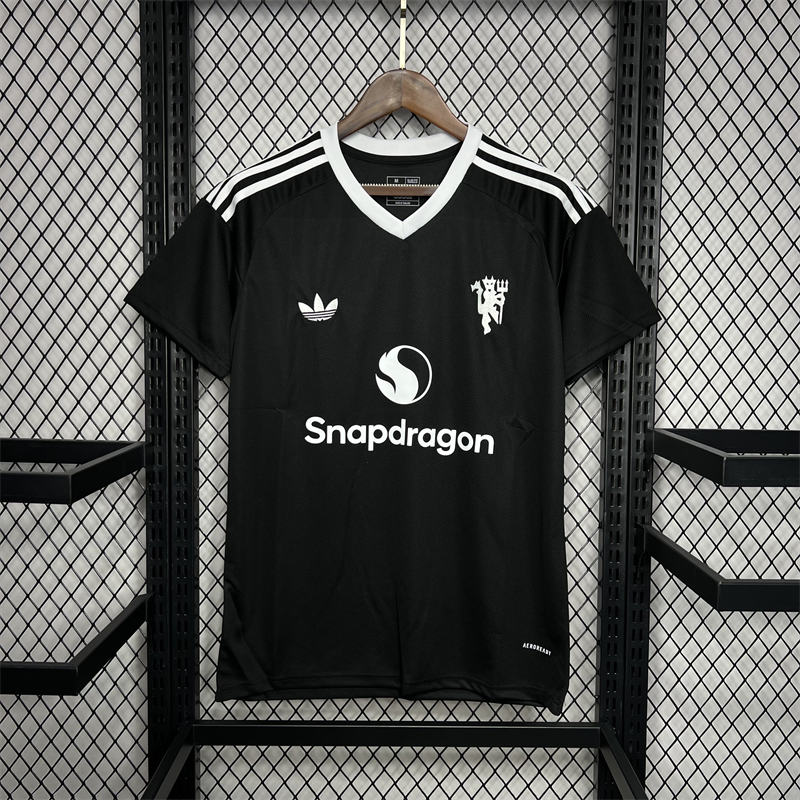2024/25 Manchester United Fourth goalkeeper Jersey Fan Version