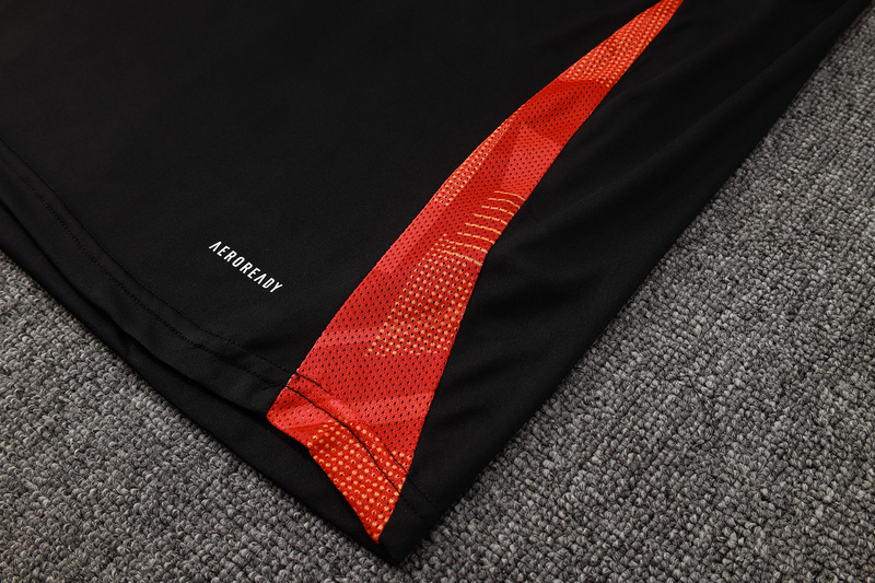 24/25 Internacional Black Training Set Shirt and Shorts