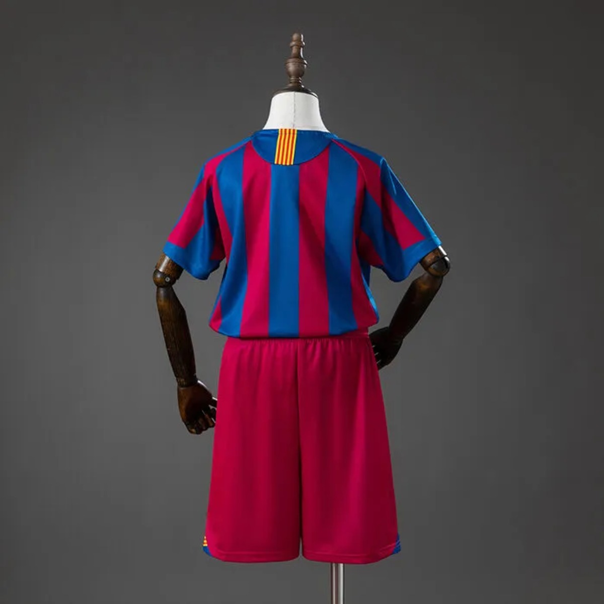 Retro Barcelona 2005/06 Home Kid Kits