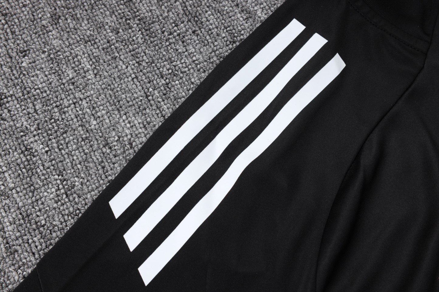 202526 Ajax black Long-sleeved half-pull training kit Football team kit