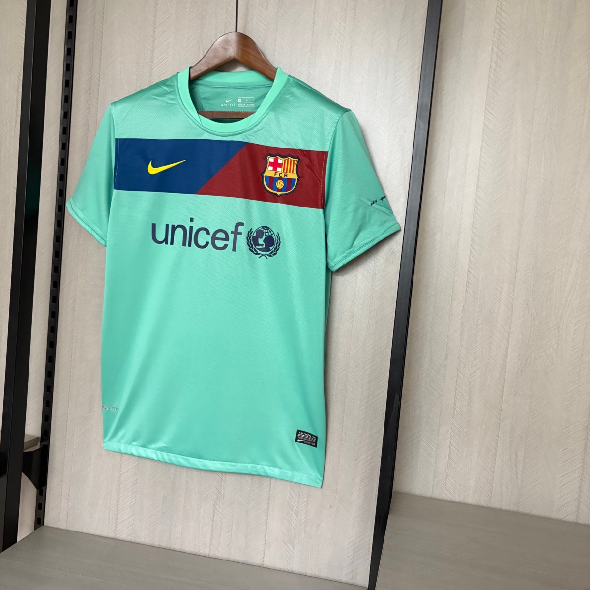 Retro Barcelona 10/11 away jersey Fan Version