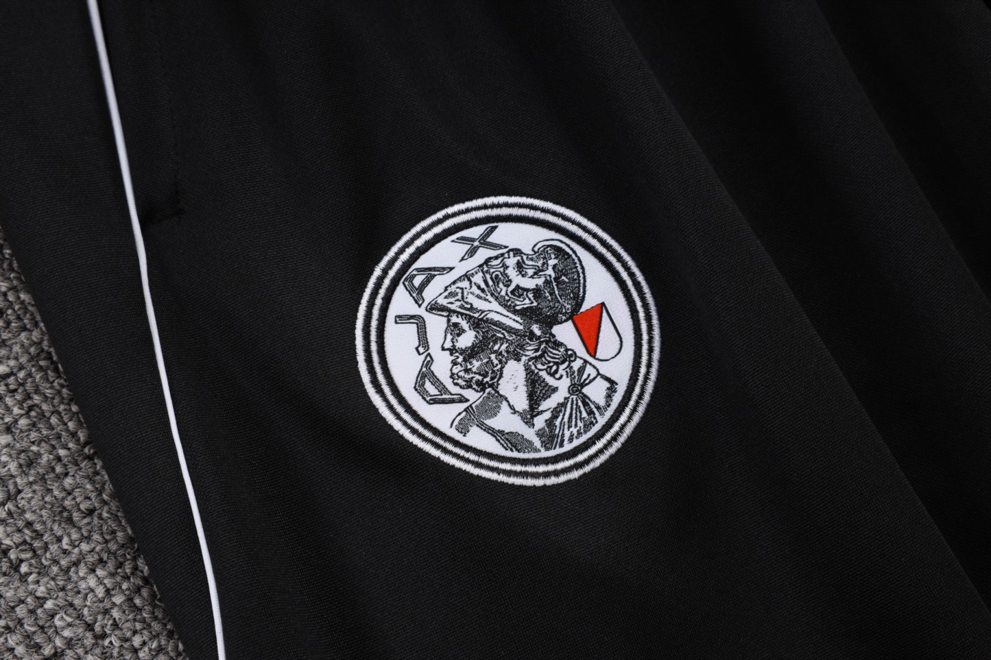 202526 Ajax white-black Long-sleeved half-pull training kit Football team kit