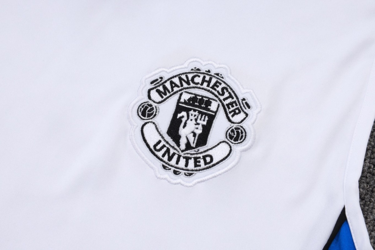 2026 Manchester United White Training Set Shirt andShorts