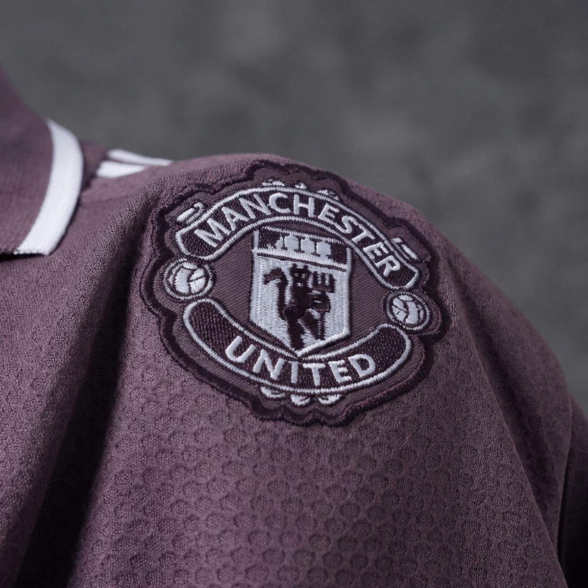 2025/26 Mnachester United Training Brown Polo Fan version