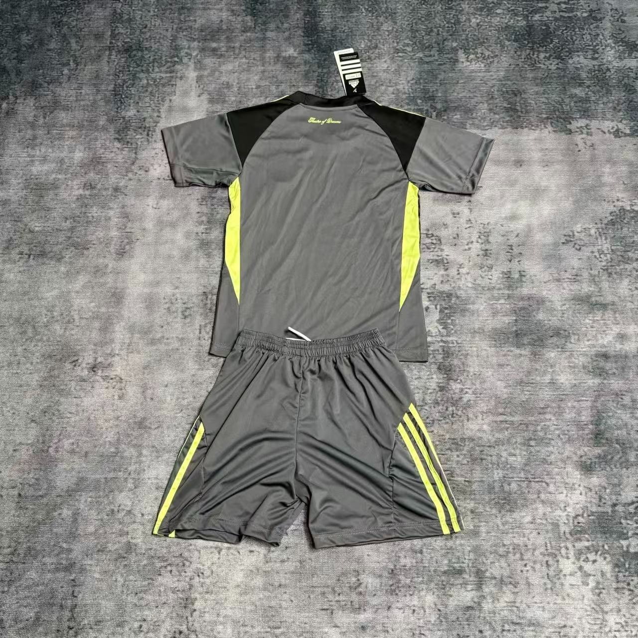 2025/26 Manchester United Special Edition Grey jersey kids Kits size: 16-28