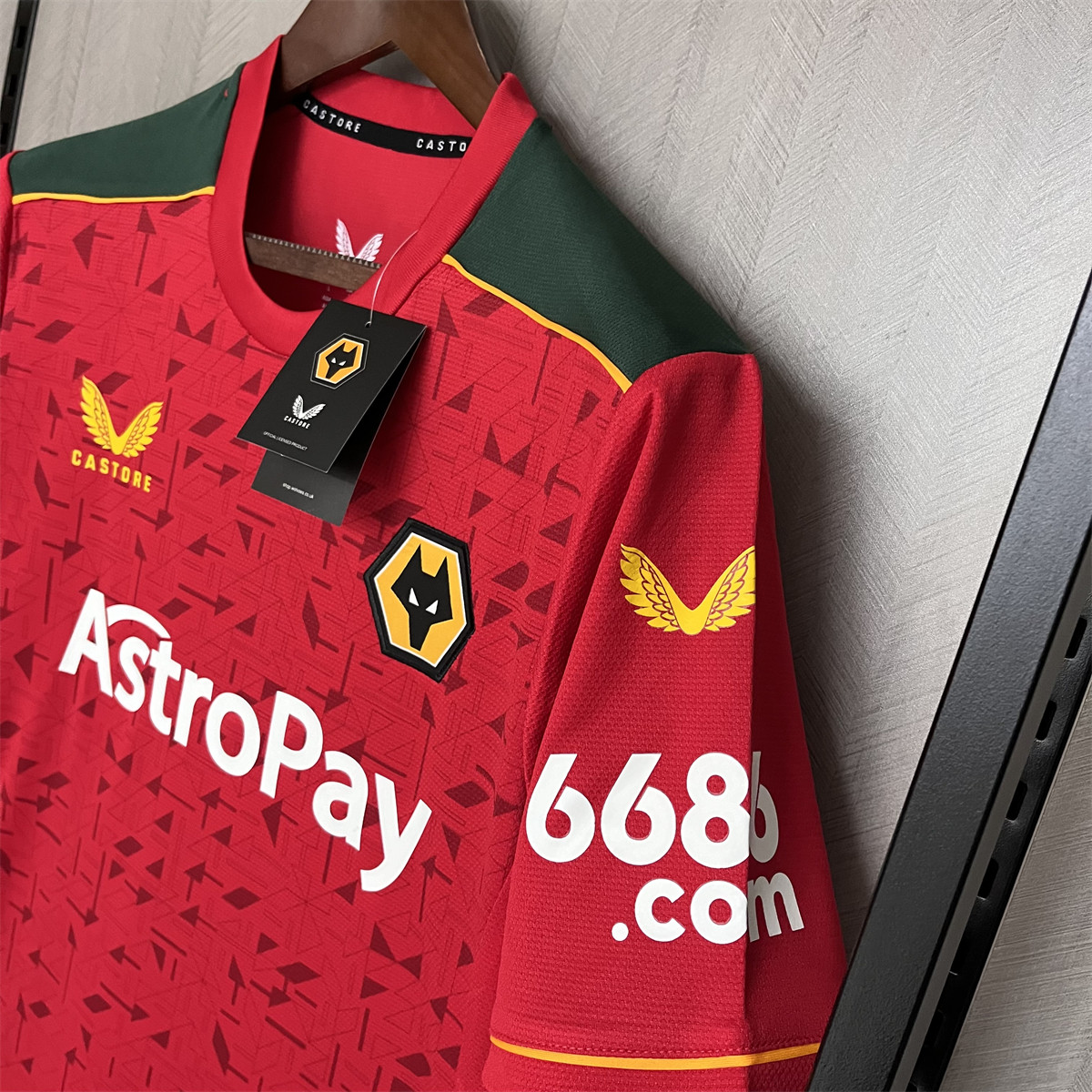 2023/24 Wolves Goalkeeper Red Jersey Fan Version
