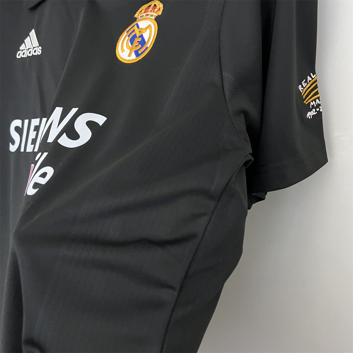 Real Madrid Retro 02/03 Third Away jersey Fan Version