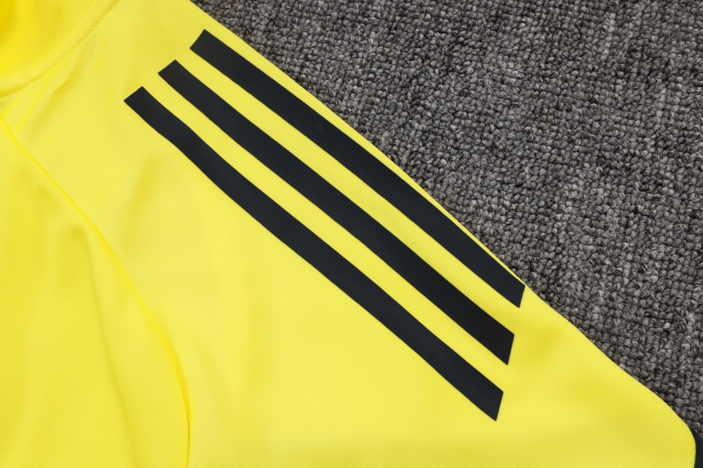 2025/26 Real Madrid yellow Jacket Training Suit Set Football Team Shirt Sports Fashion