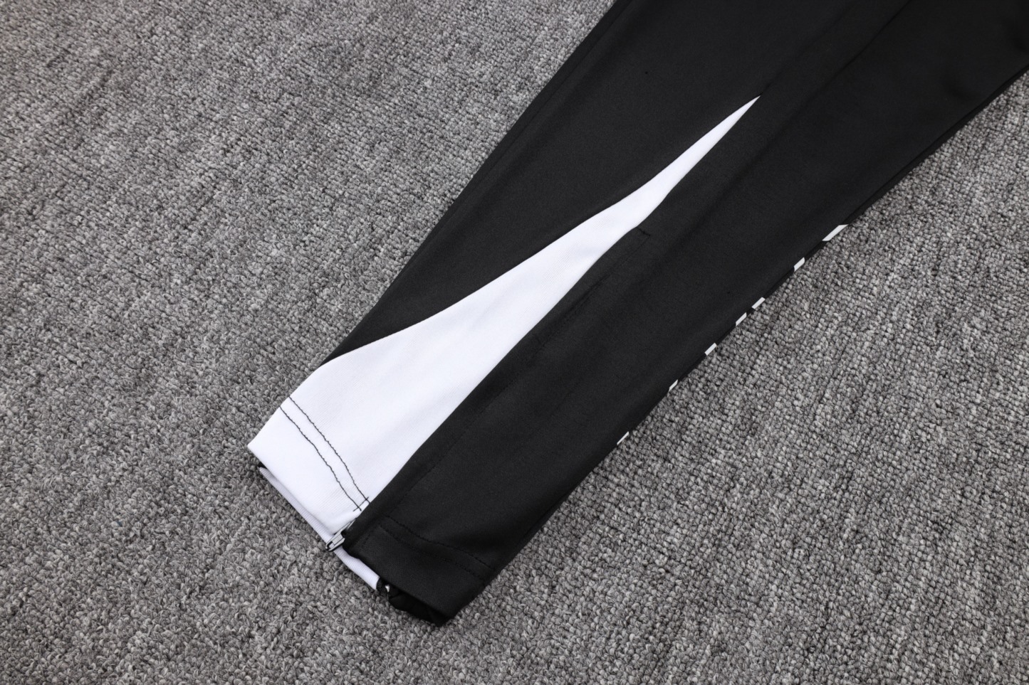 202526 Paris black Long-sleeved half-pull training kit Football team kit