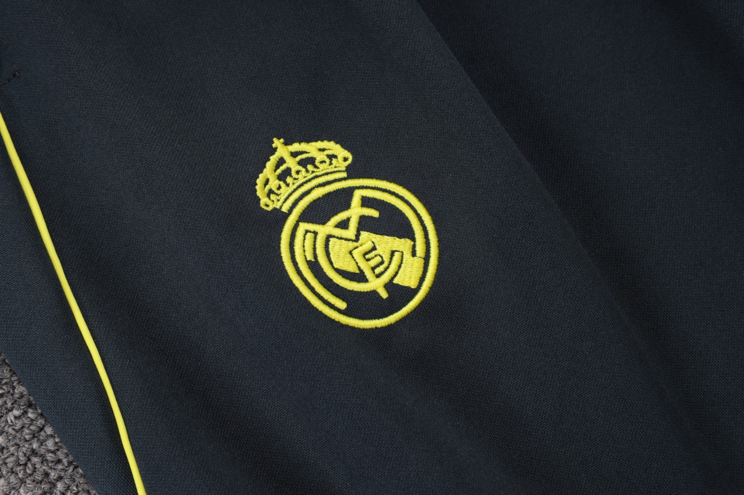 2025/26 Real Madrid dark gray Jacket Training Suit Set Football Team Shirt Sports Fashion