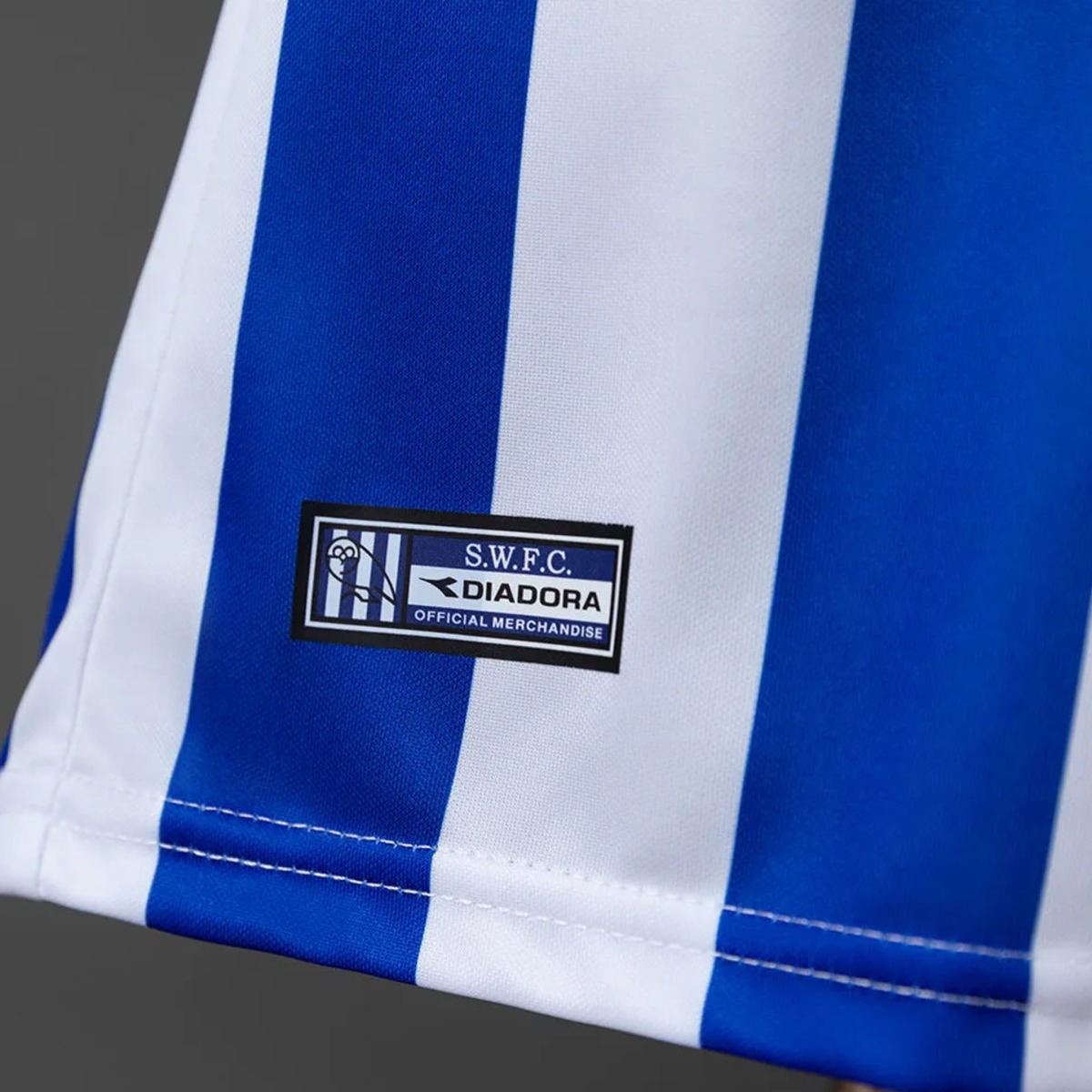 Retro Sheffield Wednesday F.C. 2001 Home Jersey Fan Version