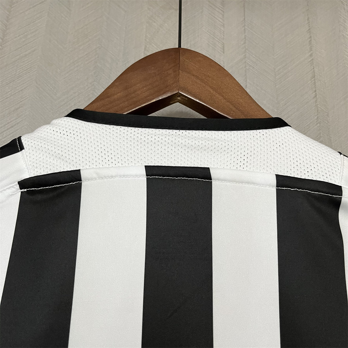 Retro Juventus 03/04 Home  jersey Fan Version