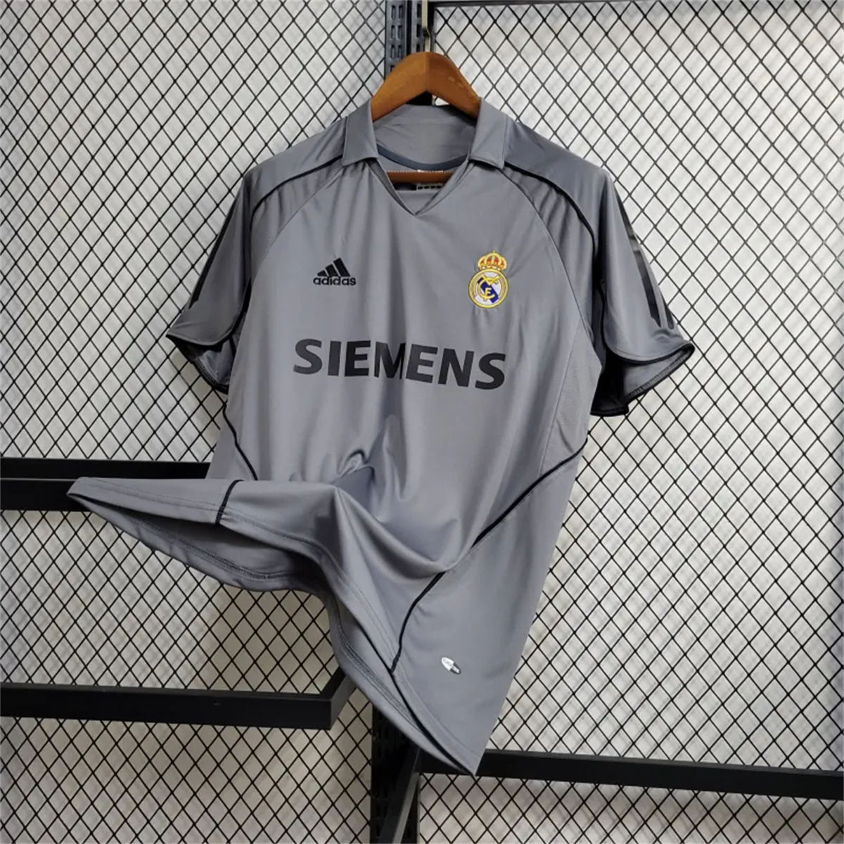 Real Madrid Retro 2005/06 Third Away jersey Fan Version