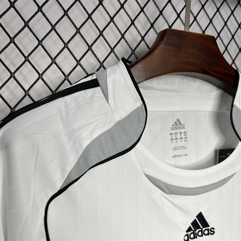 Real Madrid Retro 06/07 home jersey Fan Version