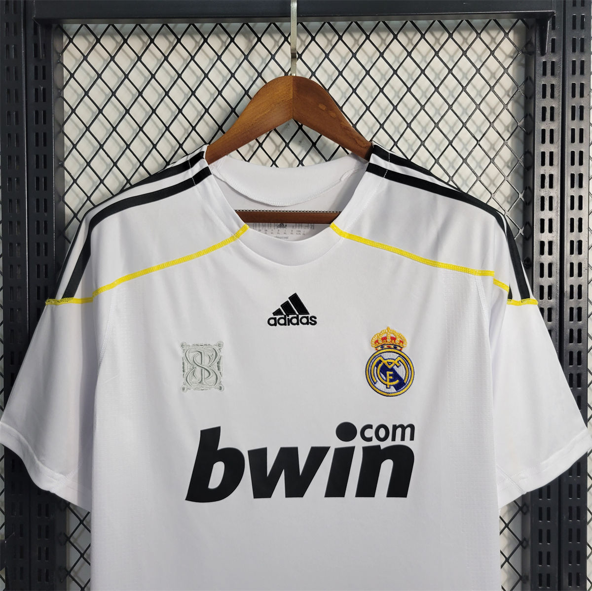 Retro Real Madrid 09/10 Third home jersey Fan Version