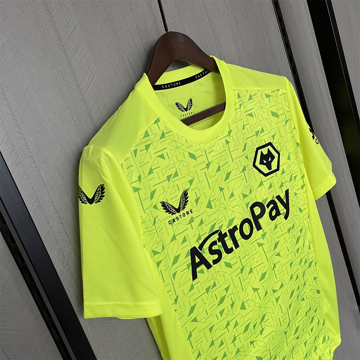 2023/24 Wolves Goalkeeper Jersey Fan Version
