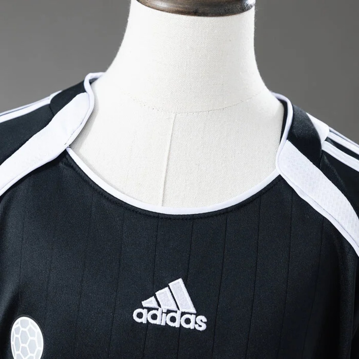 Retro Real Madrid 2006/07 Away Kid Kits