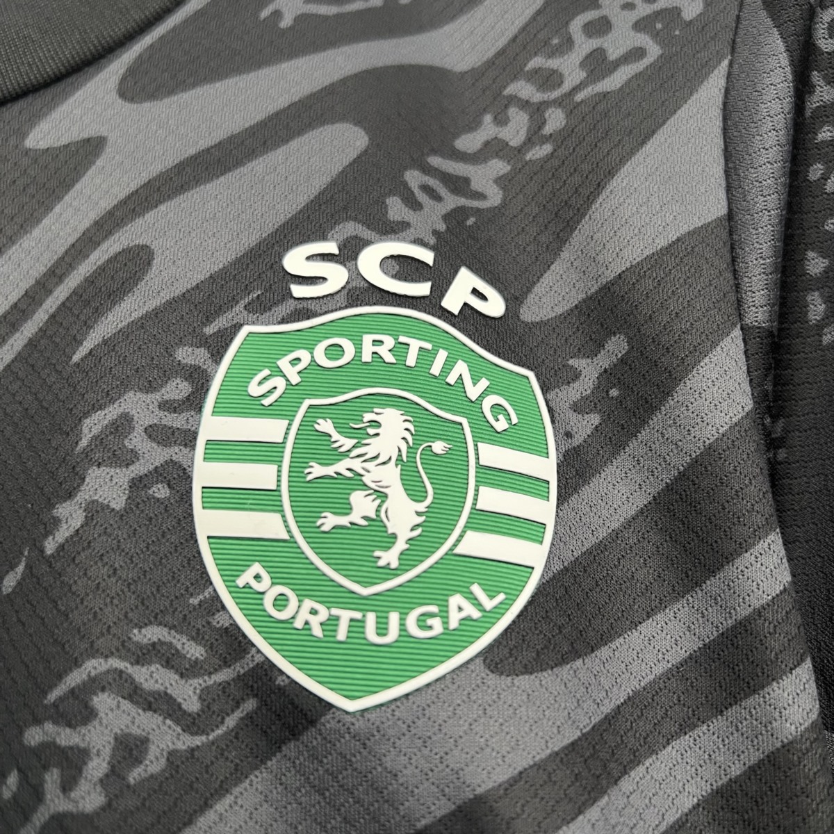 2025/26 Sporting Lisbon Goalkeeper Black jersey kids Kits size: 16-28