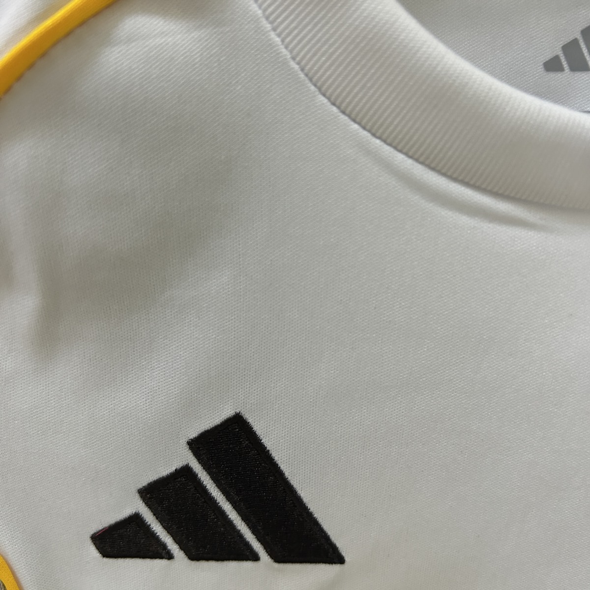 25/26 Real Madrid Home jersey Kid Kits Size 16-28