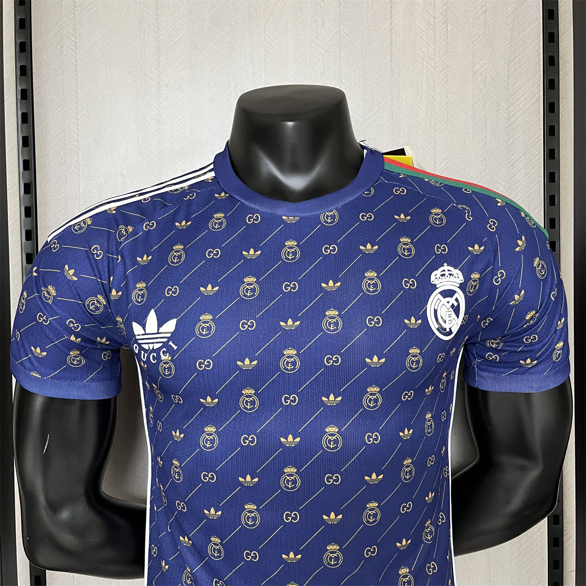 24/25 Real Madrid𝙂𝙐𝘾𝘾𝙄 GC Joint Special edition Jersey Player Version