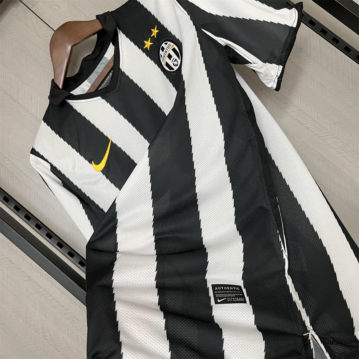 Retro Juventus 10/11 Home  jersey Fan Version