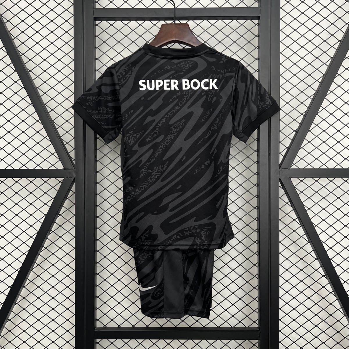 2025/26 Sporting Lisbon Goalkeeper Black jersey kids Kits size: 16-28