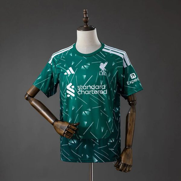 2026/27 Liverpool Goalkeeper Green Jersey Fan version