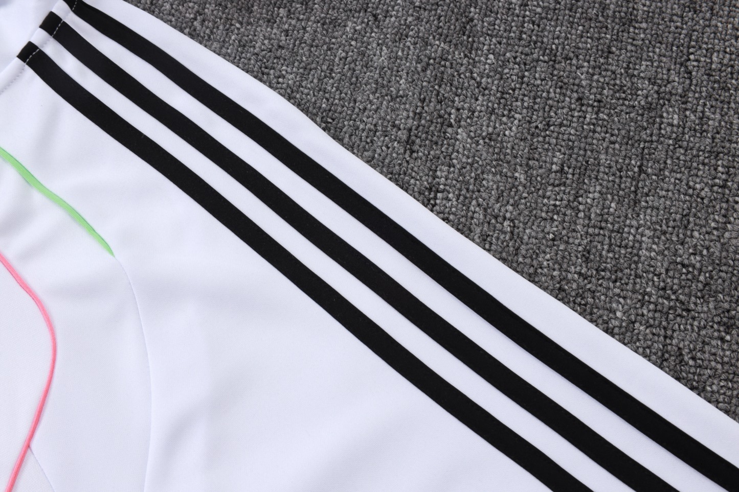 202526 Juventus white Long-sleeved half-pull training kit Football team kit