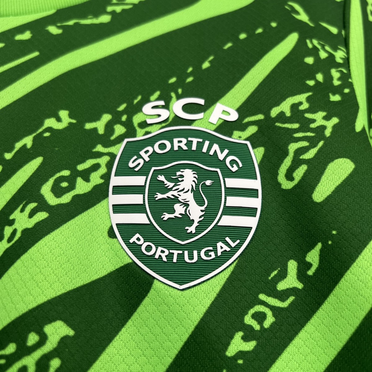 2025/26 Sporting Lisbon Goalkeeper Green jersey kids Kits size: 16-28