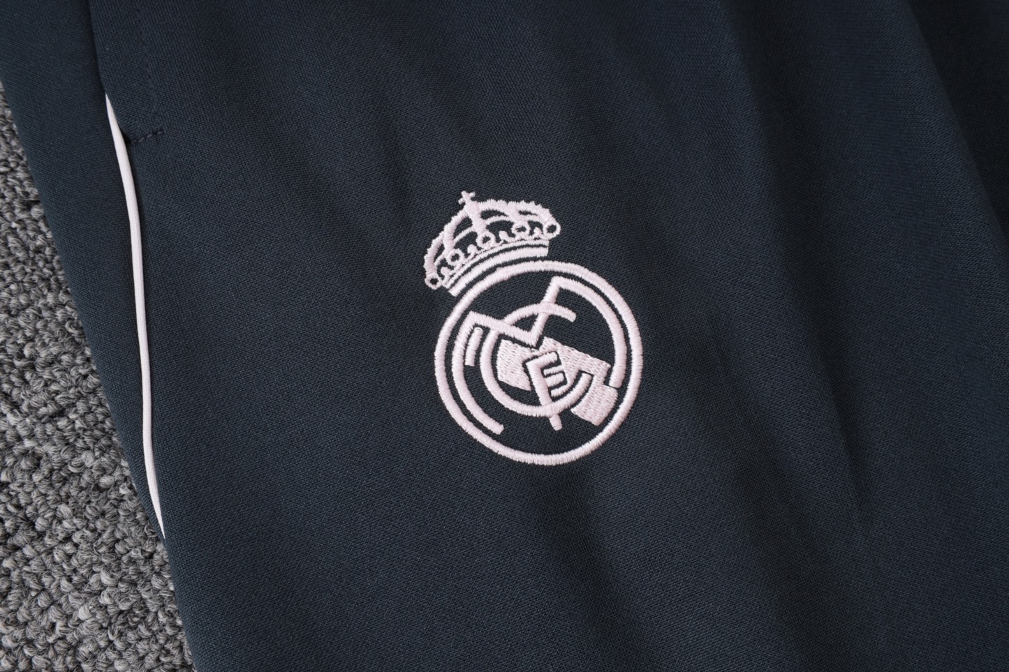 2025/26 Real Madrid dark gray Jacket Training Suit Set Football Team Shirt Sports Fashion